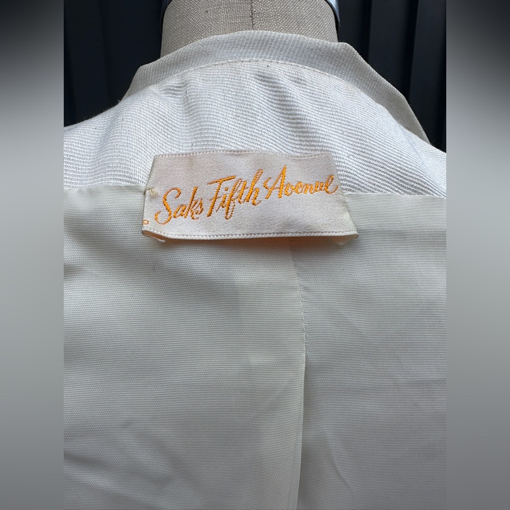 Vintage 1960s Saks Fifth Avenue Cream Daisy Long Sleeve Bridal Coat - Picture 3 of 15